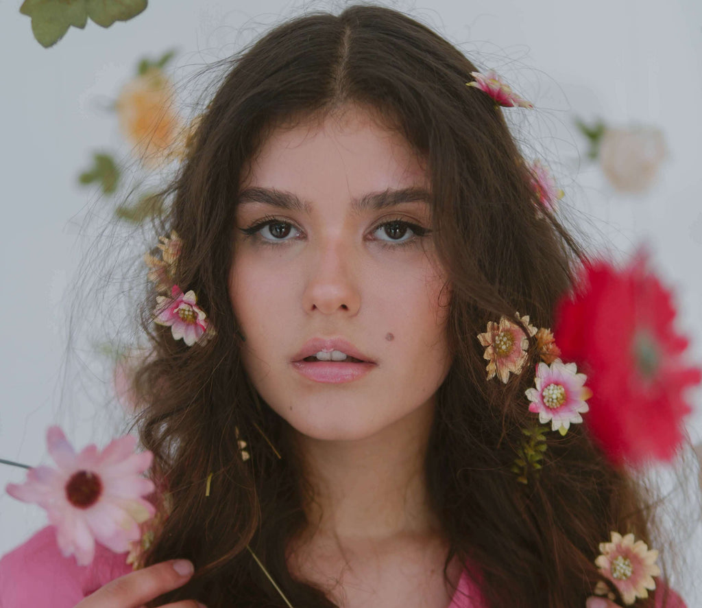 woman with brunette hair flowers